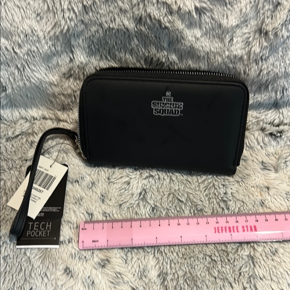 DC Comics Black and Red Backpack with Star Emblem - Picture 7 of 7